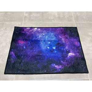 Tapis Ciel Étoilé : Paysage Galactique Violet, Tapis d'appoint Antidérapant, Tapis en Chenille - Product Image 1