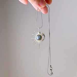 Collier fait main Sunburst Wire Wrapped Design vintage unique avec cristaux de pierre de lune Labradorite naturelle bijoux plaqués or - Product Image 5
