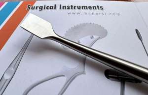 Instrumentos ortopédicos Periosteal elevador curvo plano con mango de madera juego de instrumentos maquinaria alimentada CE certificado Mahersi - Product Image 3