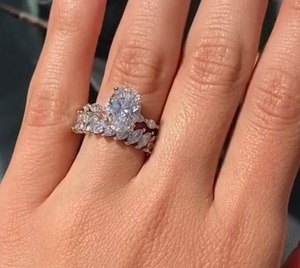 Anillo de Compromiso de Moissanita con Corte Ovalado, Conjunto de Anillos de Boda para Ella, Anillo de Promesa, Regalo de Boda, Elegante Anillo de Matrimonio - Product Image 2