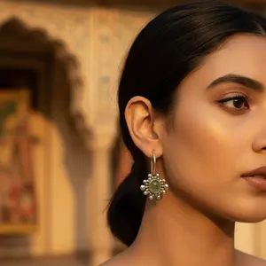 Boucles d'oreilles pendantes en argent 925 avec pierre précieuse verte pour femmes - Plaqué or rose, accents de perles et de diamants pour mariages et fêtes - Product Image 2