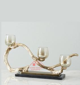 Portavelas de Aluminio Hecho a Mano con Acabado Dorado y Votivo de Vidrio - Product Image 1