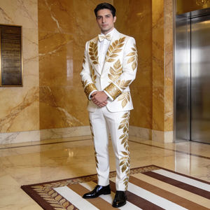 Traje de Etiqueta Blanco para Hombre con Bordado de Hojas Doradas, Traje de Novio Personalizado - Product Image 1