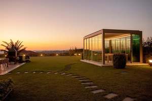 Pergola motorisée imperméable en aluminium avec revêtement en poudre, lames de protection solaire pour jardin, patio, balcon, avec éclairage LED en option - Product Image 4