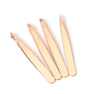 Juego de Pinzas para Cejas y Pestañas de Acero Inoxidable con Punta Inclinada en Oro Rosa, Personalizadas, de Alta Calidad, Duraderas, Ligeras y Ecológicas - Product Image 6