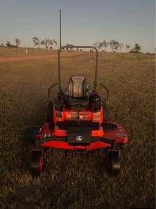 เครื่องตัดหญ้าแบบนั่งขับเคลื่อนด้วยดีเซล Kubota ZD1211 รุ่น Direct Supply สำหรับงานหนัก ใช้งานเชิงพาณิชย์ เหมาะสำหรับมืออาชีพ - Product Image 2