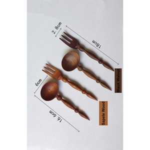 Juego personalizado de 2 cubiertos de madera hechos a mano con diseño único, perfecto para utensilios de cocina y accesorios de boda - Product Image 5