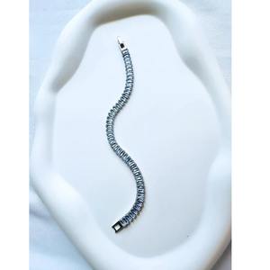 สร้อยข้อมือเพชรแพลตตินัมคุณภาพสูงน้ำหนักเบาเหมาะสำหรับทุกเพศเครื่องประดับผิวที่ได้รับการรับรองจากผู้ผลิตอินเดีย - Product Image 4