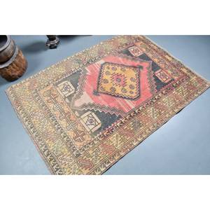 Alfombra Kilim Turca Vintage de 3.9 x 5.3 pies, Diseño Clásico de Retazos Rojo y Amarillo, Material de Lana, Base de Látex, Tejido Plano, Ecológica - Product Image 2