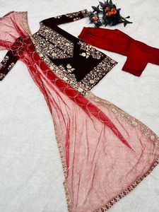 Ensemble Kurta et pantalon en velours prêt-à-porter pour les fêtes, avec une belle broderie sur le dupatta, tenue de mariage entièrement cousue - Product Image 5