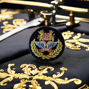 Insignias cuadradas bordadas a mano Decoración de chaqueta cosida con encaje Hecho a mano en alambre de lingotes de tela y otros materiales decorativos - Product Image 5