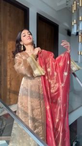 Ensemble élégant Pent avec Dupatta Vêtements ethniques élégants pour femmes avec des motifs à la mode Parfait pour les fêtes et les occasions festives - Product Image 2