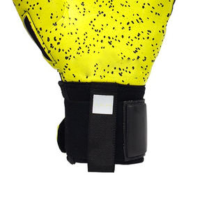 Guantes profesionales de portero de fútbol para adultos y jóvenes, diseño personalizable, escena informal, precio de fábrica al por mayor - Product Image 6