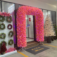Neues Design Künstlicher rosa Bogen Weihnachts tür Dekoration Baum Indoor Outdoor 7ft Weihnachts bogen PVC Flocked Arch Weihnachts baum