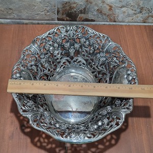 Tazón Decorativo con Diseño Floral Calado, Vajilla Decorativa para Fiestas, Comidas Festivas y Celebraciones, de la India - Product Image 2