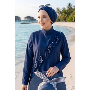 Traje de Baño Modesto de Tres Piezas en Azul Marino con Detalle de Volantes Adornados con Perlas, Conjunto Elegante - Product Image 2