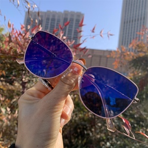 Lunettes Femme 2026 en Alliage avec Strass, Monture Œil de Chat Rose et Blanc, Charnière à Ressort, Verres <span class=keywords><strong>Photogray</strong></span> Solide Antireflet Photochromiques - Product Image 5