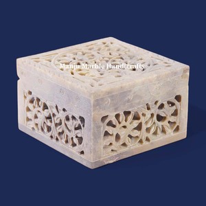 Boîte en pierre ollaire naturelle de conception nouvelle, aspect traditionnel, de forme rectangulaire, travail artisanal haut de gamme, courbée, pour bijoux et cadeaux. - Product Image 3