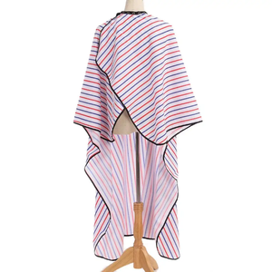 Capas de corte de pelo de nailon de secado rápido impermeables, capa de peluquero de poliéster con Diseño a rayas para uso en salón y maquillaje - Product Image 2