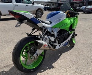 VENTES RAPIDES - Motocyclettes neuves Ninja ZX-6R édition 40e anniversaire ABS prêtes à être expédiées en 2025 - Product Image 3