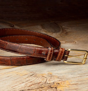 Cinturón de cuero marrón tallado estilo occidental con hebilla floral vintage en tono plateado. Precios al por mayor disponibles. - Product Image 6