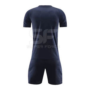 Ensemble d'uniformes de football personnalisés Maillot d'équipe respirant et short pour l'entraînement et les matchs Uniforme de football pour hommes - Product Image 2