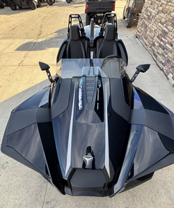 57XAAPHD6M8143213 2021 SL AutoDrive Roadster de tres ruedas de lujo con bajo kilometraje - Product Image 1