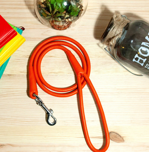 สายจูงสุนัขทำมือชุดเข้าคู่หนังฟอกผิวแทนทำจากหนังเทียมของขวัญที่สมบูรณ์แบบสำหรับสุนัขปรับแต่งได้ - Product Image 1