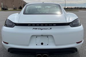 2024 718 Cayman S, Transmisión Manual de 6 Velocidades, Motor Turbo de 350 hp y 4 Cilindros, Paquetes Sport Chrono y Premium, Sin Modificar - Product Image 4