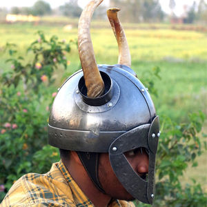 Casco de cuerno vikingo medieval temprano Casco de disfraz griego usable con forro de cuero para cuchillos de camping - Product Image 2