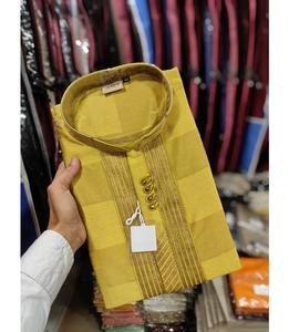 Kurta traditionnelle en soie douce pour hommes avec un design ethnique élégant idéal pour les fonctions culturelles - Product Image 2