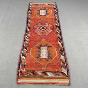 Tapis turc vintage Herki 3,4x10,1 pi (105x309 cm), tapis persan en laine rouge - Product Image 1