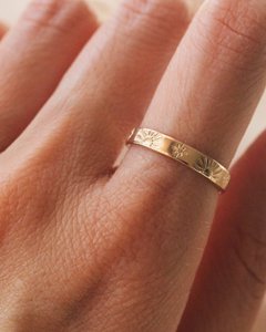 Anillo de Plata de Ley 925 con Diseño de Sol, Texturizado, Relleno de Oro, Hecho a Mano, Tamaños Personalizables, Unisex, para Bodas, Aniversarios, Cumpleaños y Fiestas - Product Image 2