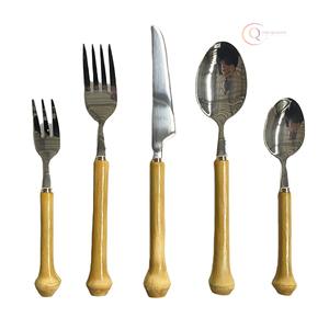 Juego de Cubiertos de Madera para una Vida Sostenible, Utensilios Naturales Libres de Plástico para Hogares Ecológicos - Product Image 1