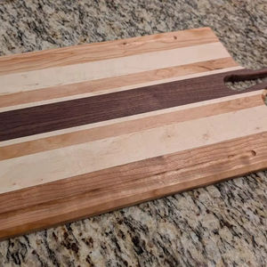 Tabla de Cortar de Madera con Mango, Apta para Lavavajillas, Ecológica, Antibacteriana, de Resina, Tabla de Queso de Alta Calidad - Product Image 1