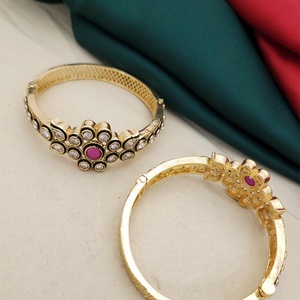 Elegante acabado dorado a la moda con aspecto de piedras, dos juegos de brazaletes, elegantes brazaletes que se pueden abrir para mujer, para ropa de boda - Product Image 1