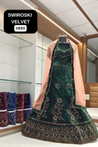 Lehenga Choli de terciopelo bordado pesado de alta calidad para mujer, venta de exportación, precio al por mayor, hecho de seda - Product Image 2