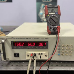 Chroma 64081 d'occasion Source d'alimentation CA programmable 150V Testé tel quel avec puissances allumées - Product Image 1