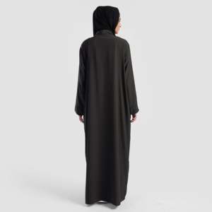 Abaya Aveline Modeste Olive Lavable – Caractéristique Pratique - Product Image 2