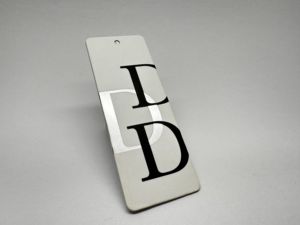 Etiqueta colgante de impresión Offset personalizada de alta calidad, sello caliente, hoja de plata, etiqueta oscilante, reciclaje, tarjeta de papel ecológica, billete doblado - Product Image 4