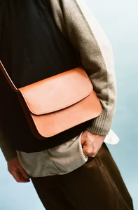 Bolso bandolera de viaje de cuero genuino asequible para mujer, bolso de hombro cruzado portátil, bolso de mensajero elegante hecho a mano - Product Image 3