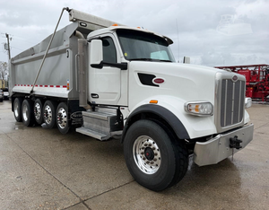 Camión Volquete Peterbilt 567 Usado, Muy Limpio, Modelo 2022, Motor Paccar de 510HP, Automático - Product Image 2