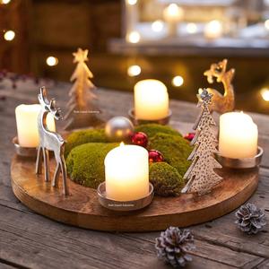 Portavelas decorativo navideño de aluminio clásico 4 T Base redonda de madera con acabado plateado claro Portavelas - Product Image 1
