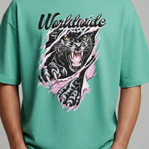 Camiseta con estampado DTF con un diseño gráfico moderno y atrevido, tela suave, ajuste cómodo, ideal para la moda urbana informal. - Product Image 3