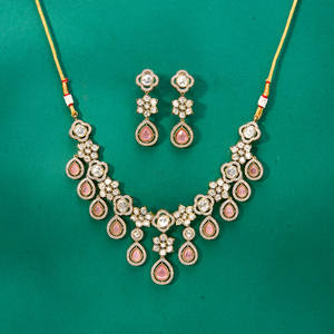 Kanhai Jewels hecho a mano latón aleación de cobre clásico gargantilla collar cristal/diamantes de imitación forma de paz Mehndi chapado ajustable - Product Image 5