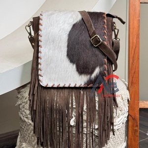 Venta al por mayor personalizada de fábrica 2025 nuevo diseño de gran capacidad de cuero de ante genuino bolso de hombro con flecos bolso de cuero de vaca de lujo para mujer - Product Image 1