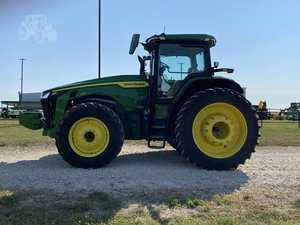 Tractor John Deere 8R 2023 370 tipo oruga de rueda usada con potencia nominal de 150hp para uso agrícola con componente de motor central - Product Image 3