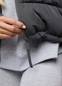 Chaquetas Acolchadas de Invierno para Mujer, Diseño Personalizado 2026, Servicio de Fabricante OEM, Tela Impresa Impermeable, Venta al Por Mayor - Product Image 4