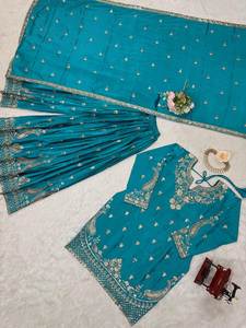 Conjunto de traje de alta gama de seda Chinon | Trabajo hecho a mano de primera calidad y acabado de lujo | Elegante Plazo, Top y Combo Dupatta de encaje - Product Image 5