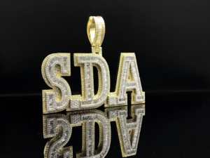 Colgante Unisex de Acero Inoxidable Premium con Aspecto de Diamante CZ Estilo Hip Hop - Product Image 2